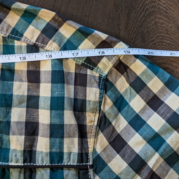 EUC Guess button up short sleeve shirt - Picture 9 of 11